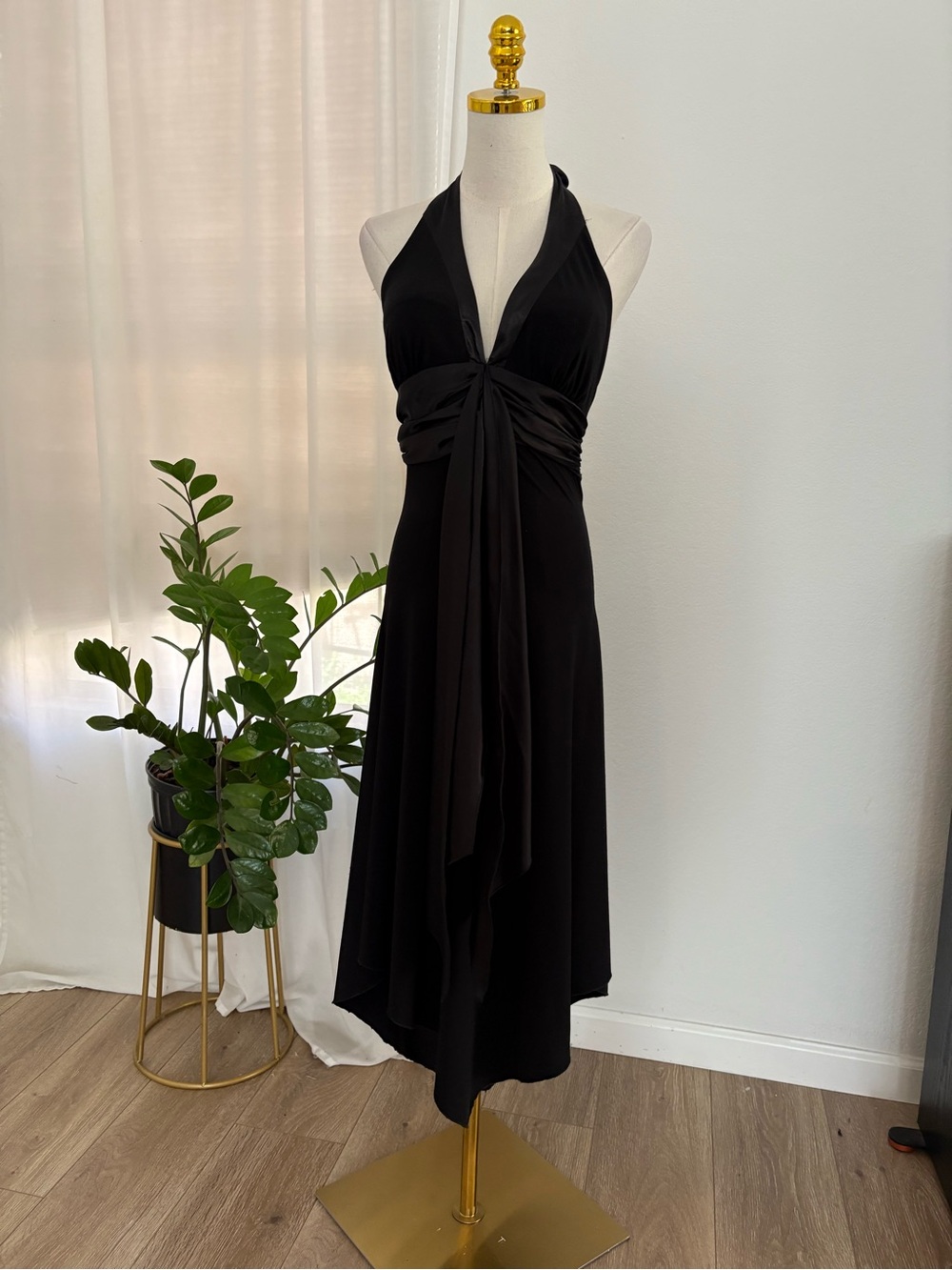 Alyn Paige Black One-Shoulder Twist Midi Dress